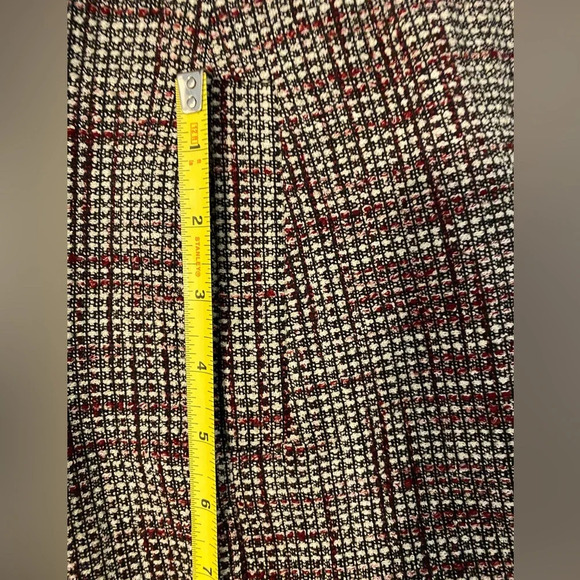 NWT Banana Republic 6P tweed / boucle skirt.  Black, red, ivory.  Front pockets - Picture 5 of 8